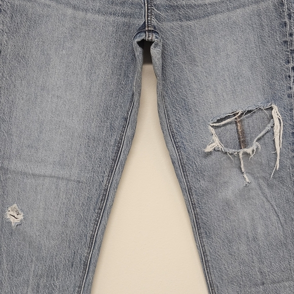 29 American Eagle Distressed Destroyed Mom Jean Women’s Size 4 - Picture 5 of 11